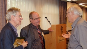 Participants discuss Iran with Philip MacKinnon. 